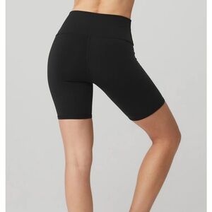 Alo 7” High-Waist Biker Shortly